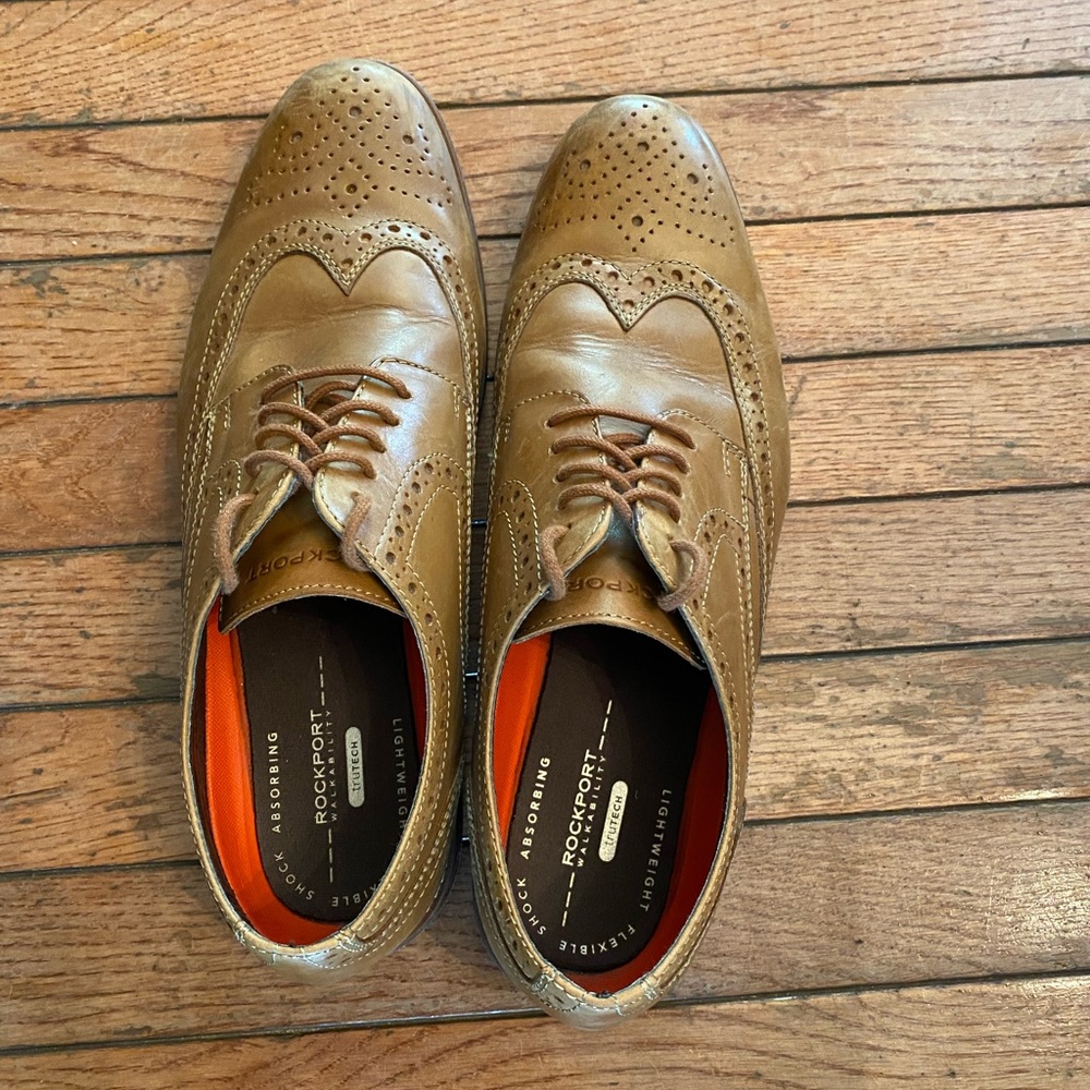 Men’s Rockport Oxfords.